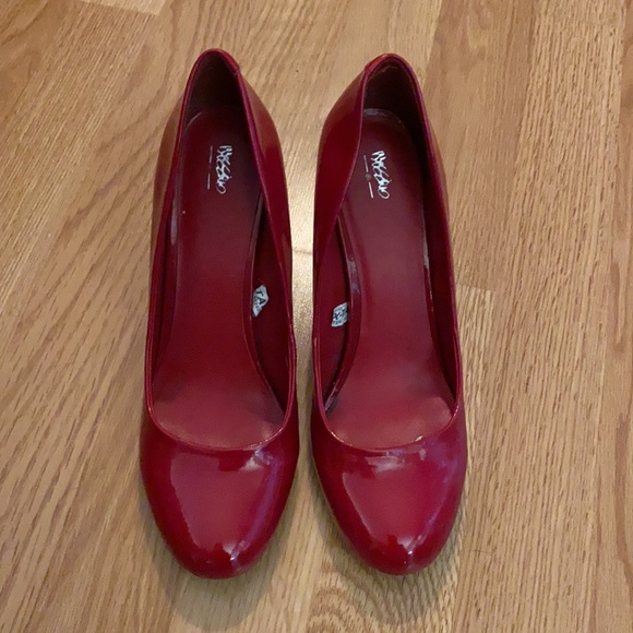 Red Heels - Picture 2 of 6